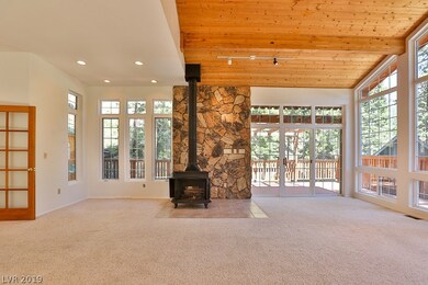 Spacious Great Room (21x27) with A-Frame Design, V
