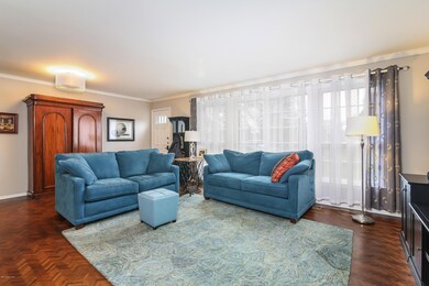 102 Valley Rd., #24 Living room