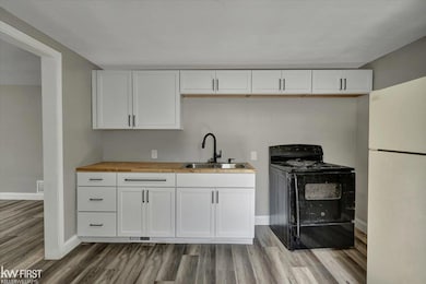 3200 N Averill Ave, Flint, MI 48506 - photo 2