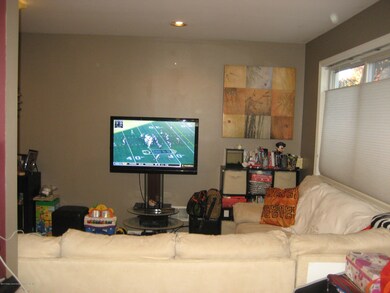 82 Sandywood Ln, Staten Island, NY 10309 - photo 4