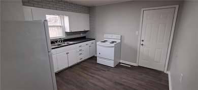 1211 S 24th St, Saint Joseph, MO 64507 - photo 3