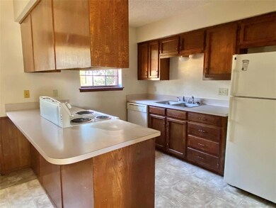 2308 Jodi Ln, Gainesville, TX 76240 - photo 2