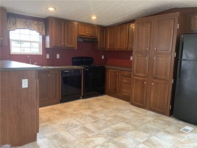 825 S 2nd St, Coshocton, OH 43812 - photo 6