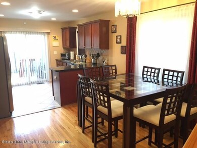121 Hurlbert St, Staten Island, NY 10305 - photo 5