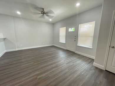 1029 Calvin Ave unit B, Houston, TX 77088 - photo 5
