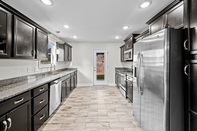 250 Azalea Dr, Oak Grove, KY 42262 - photo 7