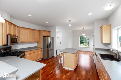 Kitchen w/Island