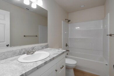1143 W Hovey St-11