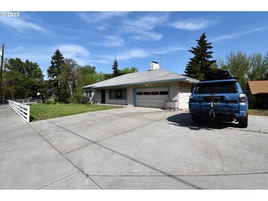 531 W 3rd Place, the Dalles, OR 97058 - photo 2