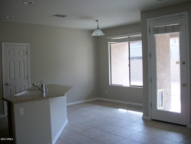 eat-in kitchen
