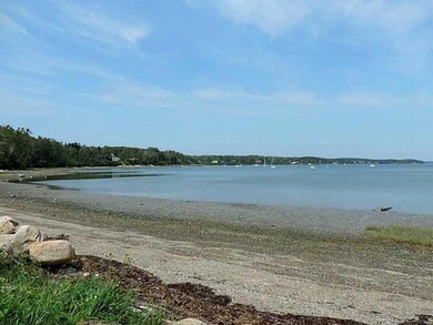 5 minute walk to the beach!