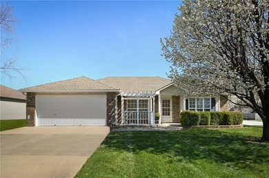 717 Coventry Ln, Raymore, MO 64083 - photo 2