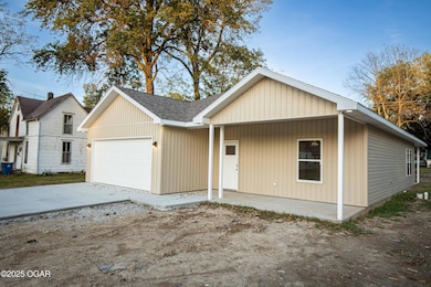 800 Maple St, Lamar, MO 64759 - photo 2