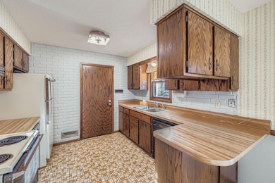 1478 97th Ave NW - Web Quality - 005 - 07 Kitchen.jpg