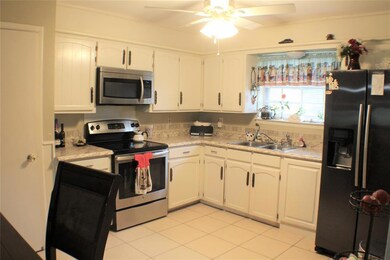 1407 Mimosa St, Cleburne, TX 76033 - photo 3