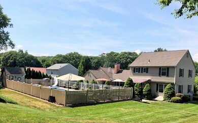 22 Scott Hollow Dr, Holyoke, MA 01040 - photo 2