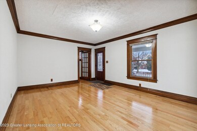 1027 Climax St, Lansing, MI 48912 - photo 4