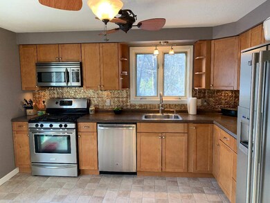 9 Nathan Ct, Nashua, NH 03064 - photo 2