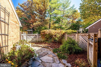 11090 Glade Ct, Reston, VA 20191 - photo 3