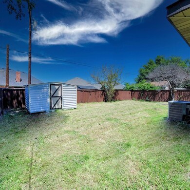 812 Phillips Dr, Ennis, TX 75119 - photo 5