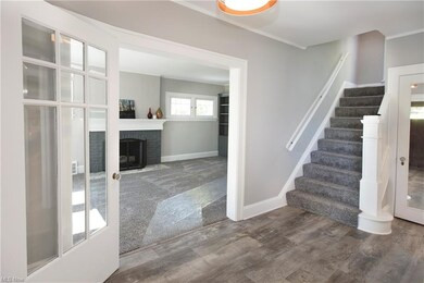 glass entrance door, Large entrance foyer and walk-in gathering area. Freshly painted inside and out