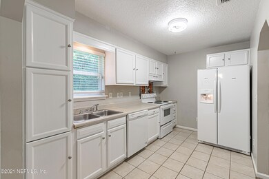 1129 Comanche St, Jacksonville, FL 32205 - photo 6