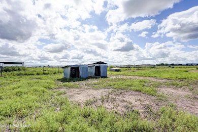25755 N Trinity Ranch Rd, Paulden, AZ 86334 - photo 4