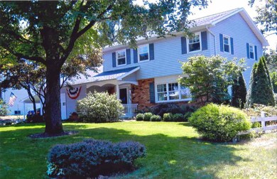 9 Kim Dr, Albany, NY 12211 - photo 2