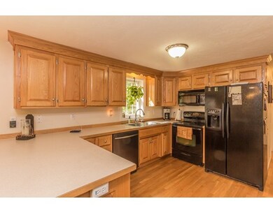 176 Victoria Ln, Fitchburg, MA 01420 - photo 2