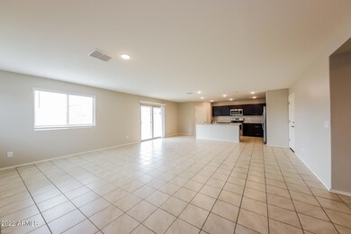 004-photo-dining-room-11544056
