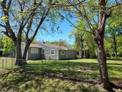 257 Graham Ave, Bonham, TX 75418 - photo 2