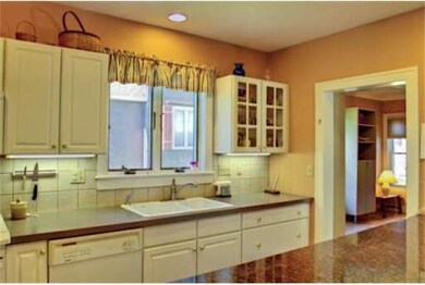 22 Maple St, Florence, MA 01062 - photo 5