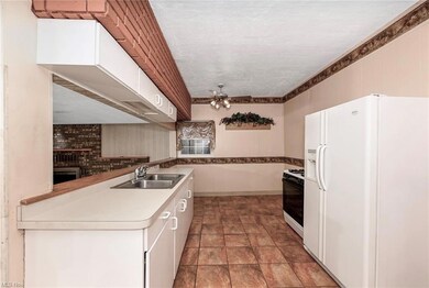 Kitchen w/appliances