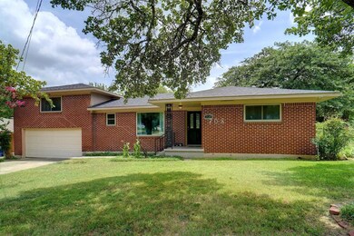 708 Thomas St, Denton, TX 76201 - photo 3