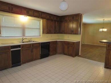 1207 S Meadow Dr, Ardmore, OK 73401 - photo 7