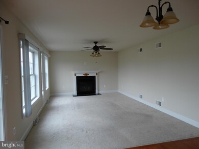 321 Martina Dr, Chambersburg, PA 17201 - photo 4