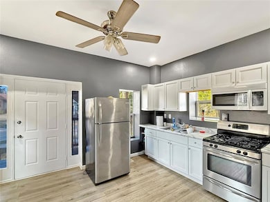 2413 SE 8th St, Des Moines, IA 50315 - photo 4