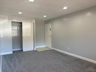 6646 Hearne Rd, Cincinnati, OH 45248 - photo 5