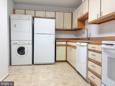 Greens of Leisure World unit 702, Silver Spring, MD 20906 - photo 6