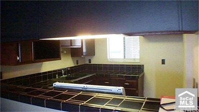 Counter from living room to kitchen