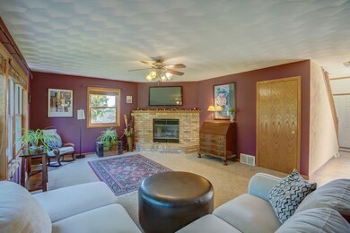 981 Autumn Woods Ln, Oregon, WI 53575 - photo 2