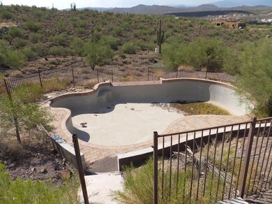 PRIVATE POOL WITH NEGATIVE EDGE