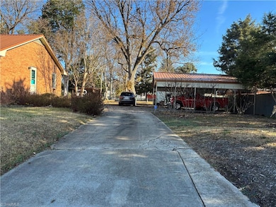 232 W 5th St, Lexington, NC 27292 - photo 4