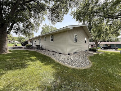 112 Orchard Cir, Montevideo, MN 56265 - photo 7