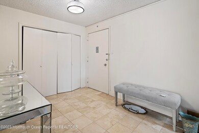 02-Unit 611 Foyer 1A