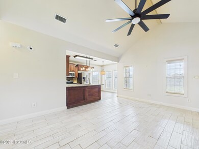 403 Hill Ridge - Interior - Living Rm_01