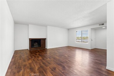 42935 15th St W unit 10, Lancaster, CA 93534 - photo 4