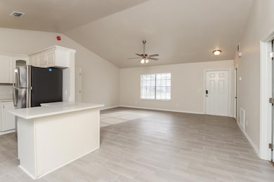 020-photo-dining-room-13547611