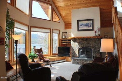 Living Room with fireplace