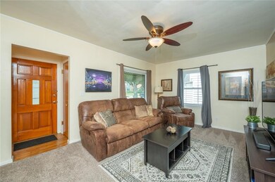 2635 49th St, Des Moines, IA 50310 - photo 3